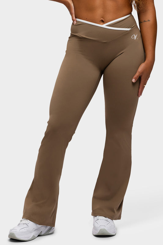 Nueva Flared Legging