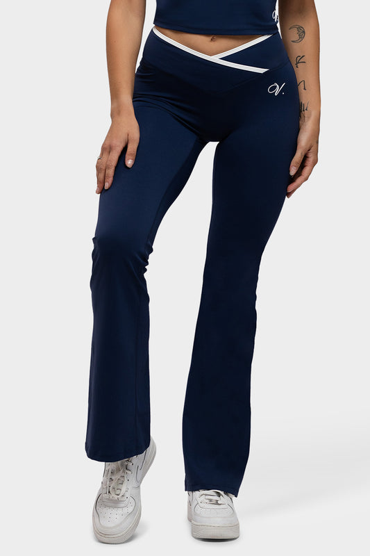 Nueva Flared Legging