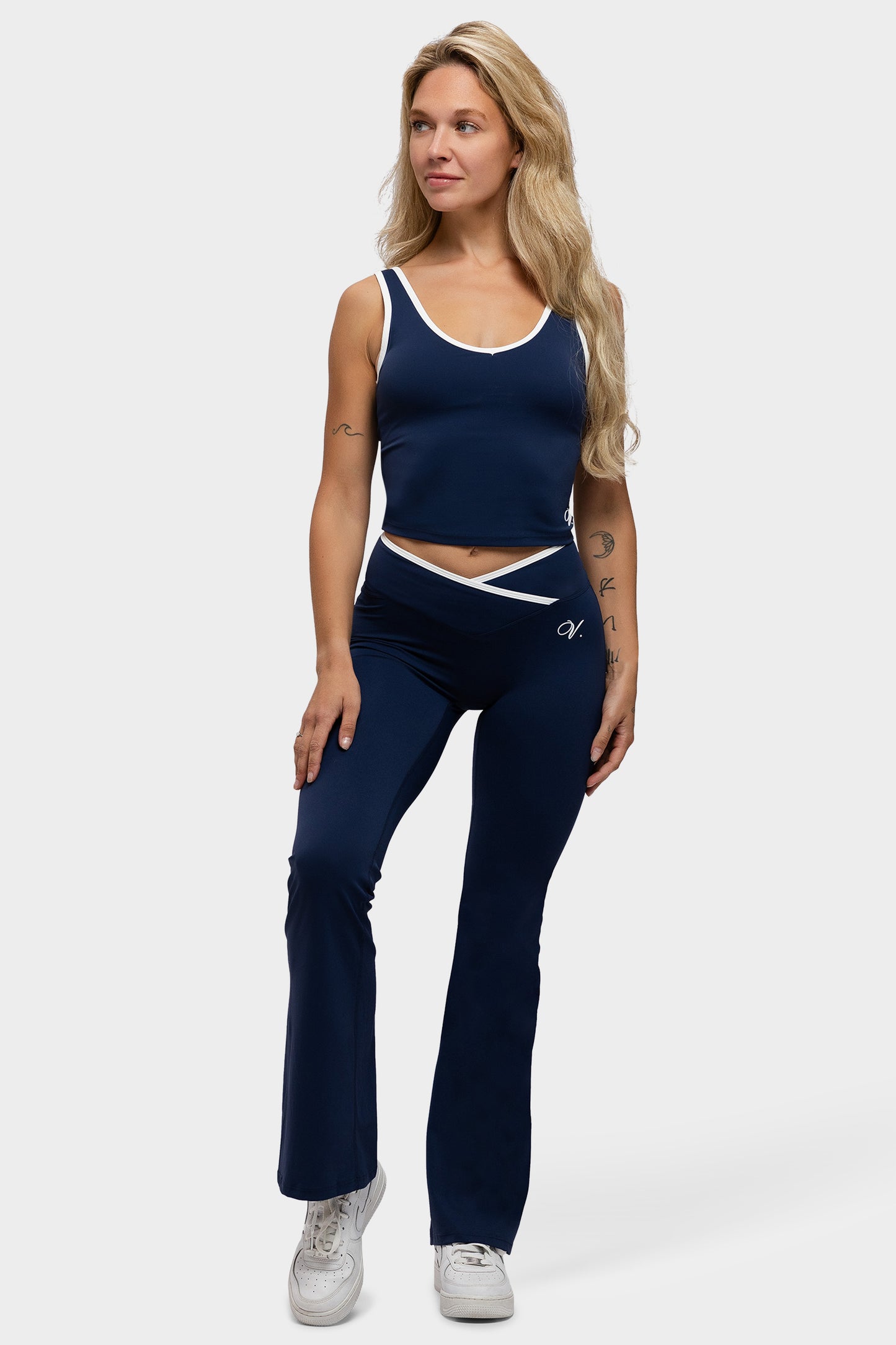 Nueva Flared Legging