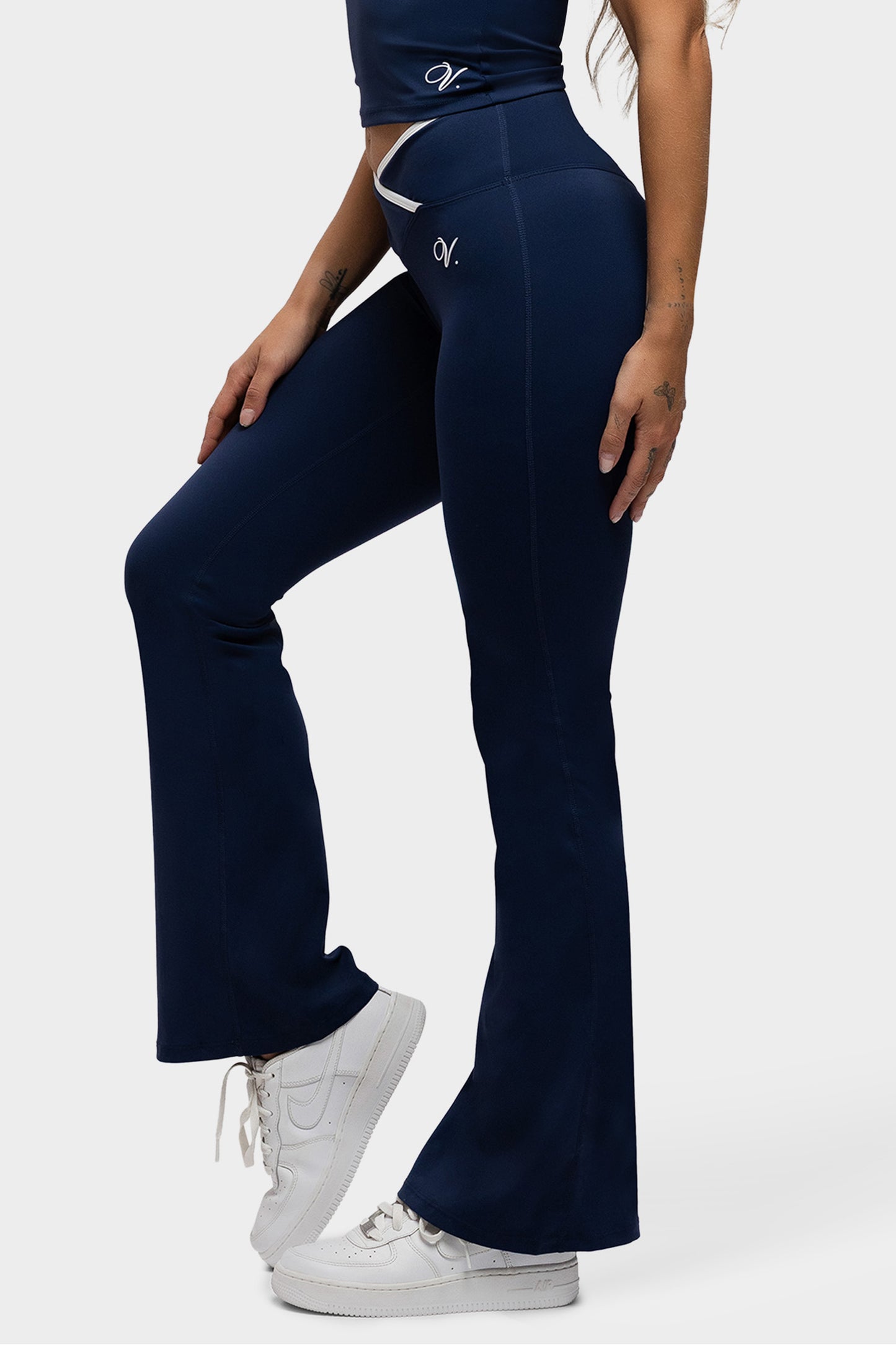 Nueva Flared Legging