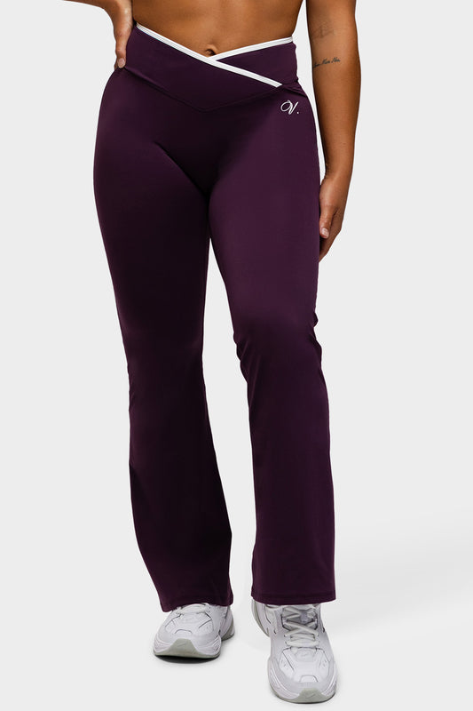 Nueva Flared Legging