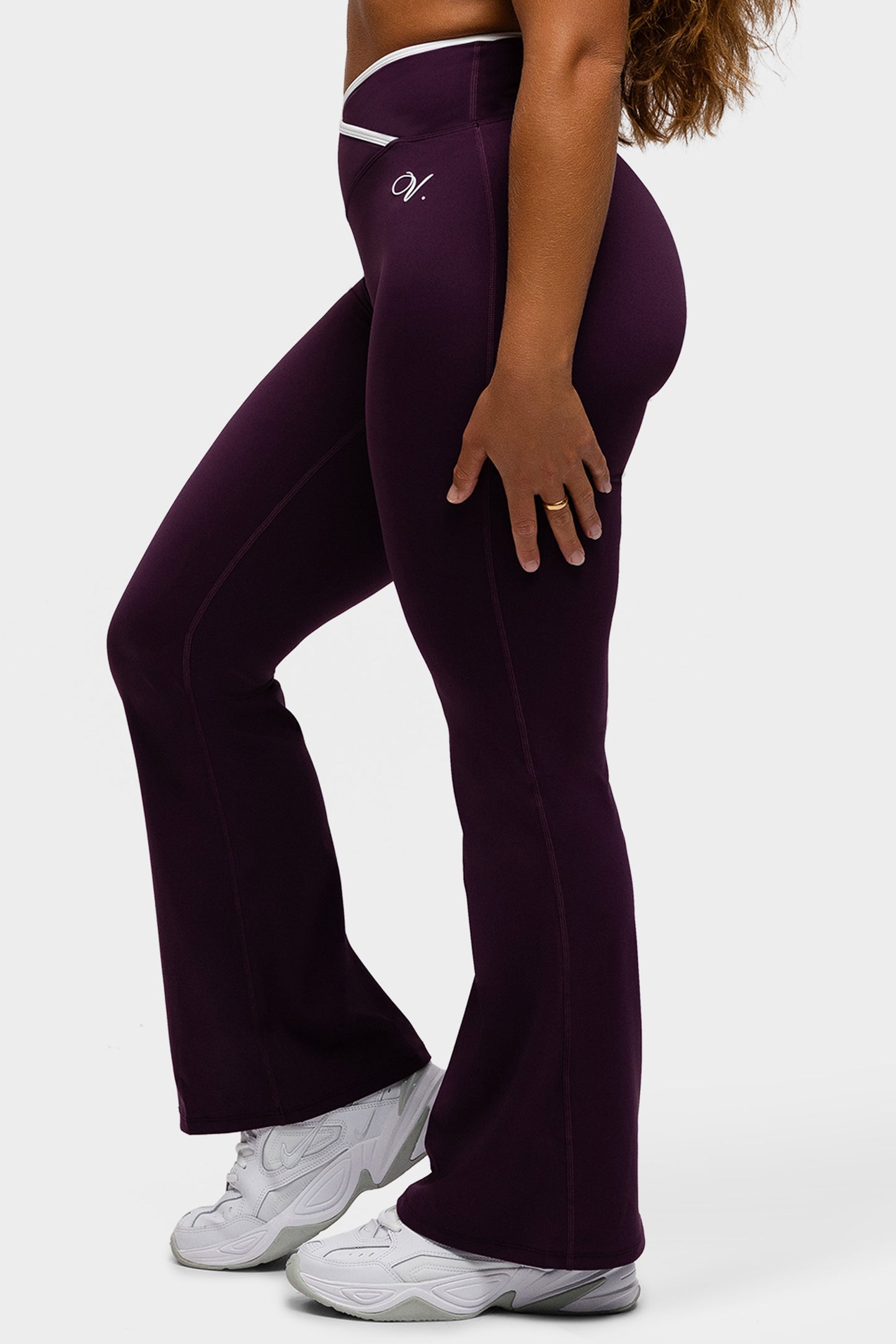Nueva Flared Legging