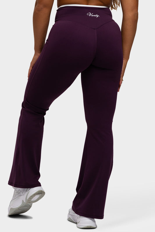 Nueva Flared Legging