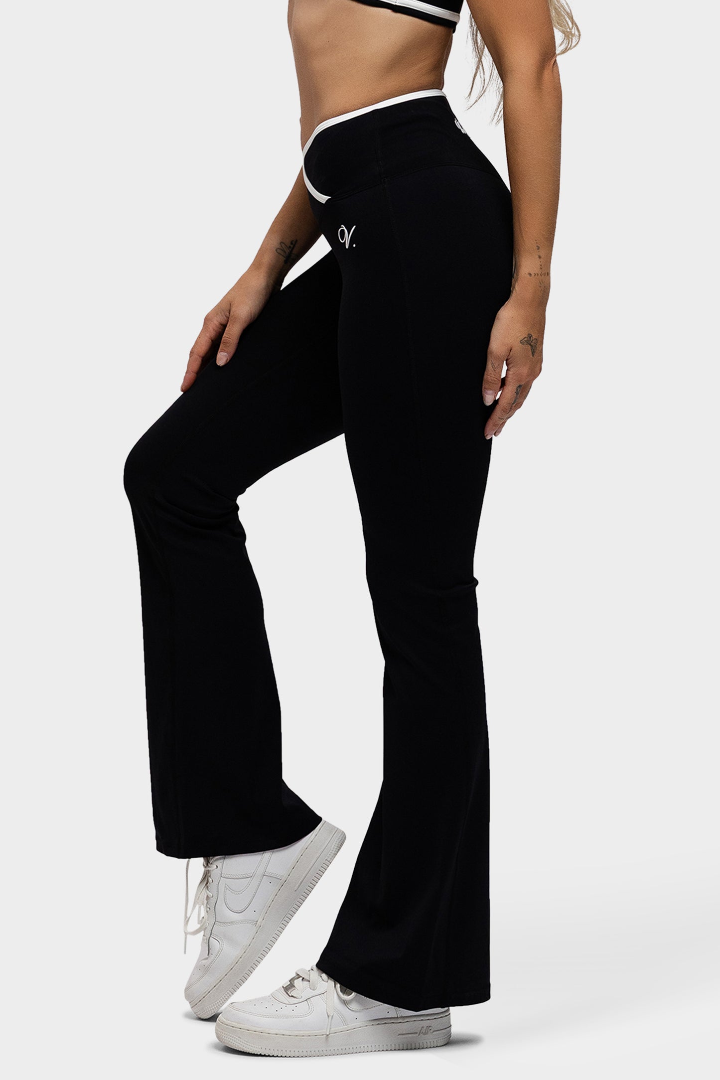 Nueva Flared Legging