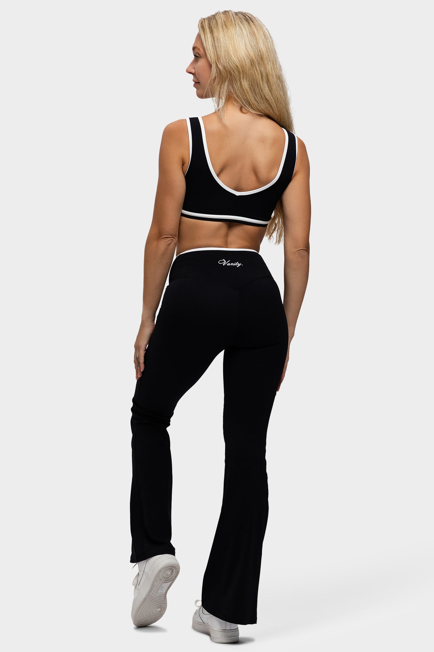 Nueva Flared Legging