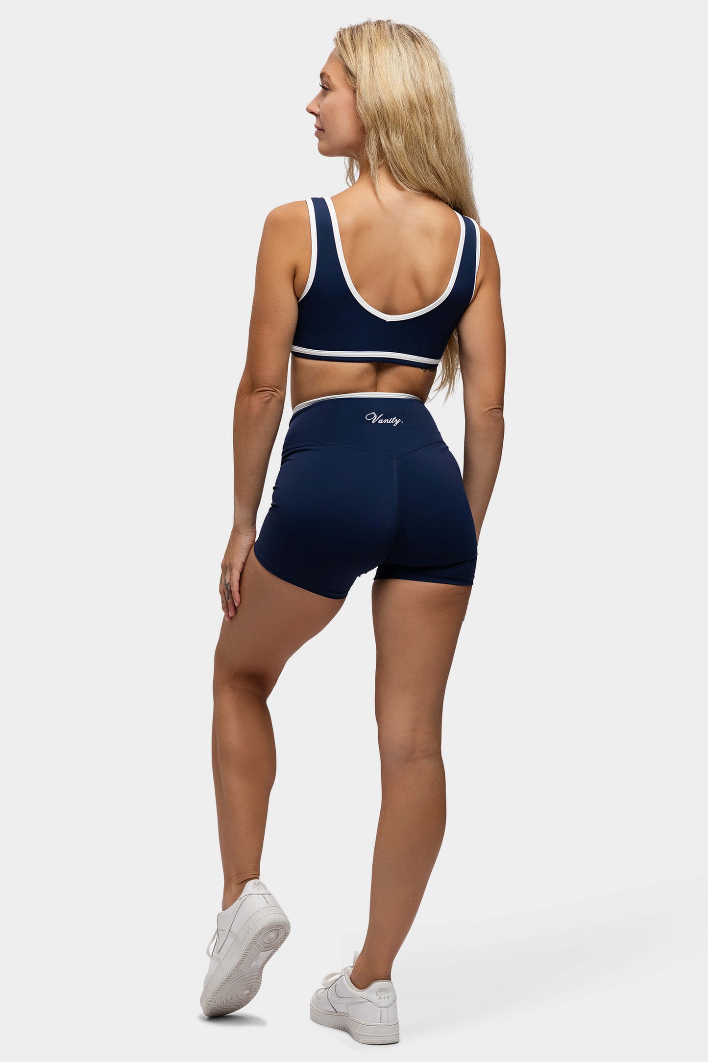 Nueva Shorts